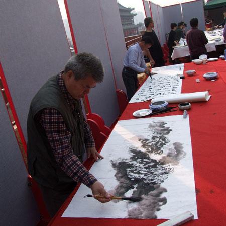 发展书画事业,由陕西中国文化艺术交流中心组委会组织实施,在西安南门